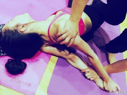 她是亚洲最美的瑜伽女神_韩国瑜伽教练完败于她